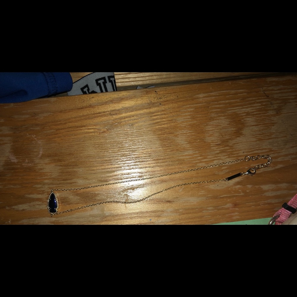 Kendra Scott necklace